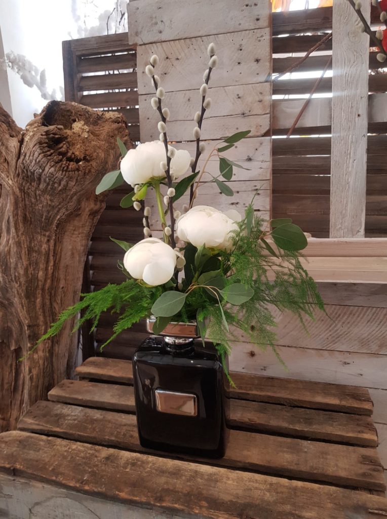 Vase parfum avec pivoines